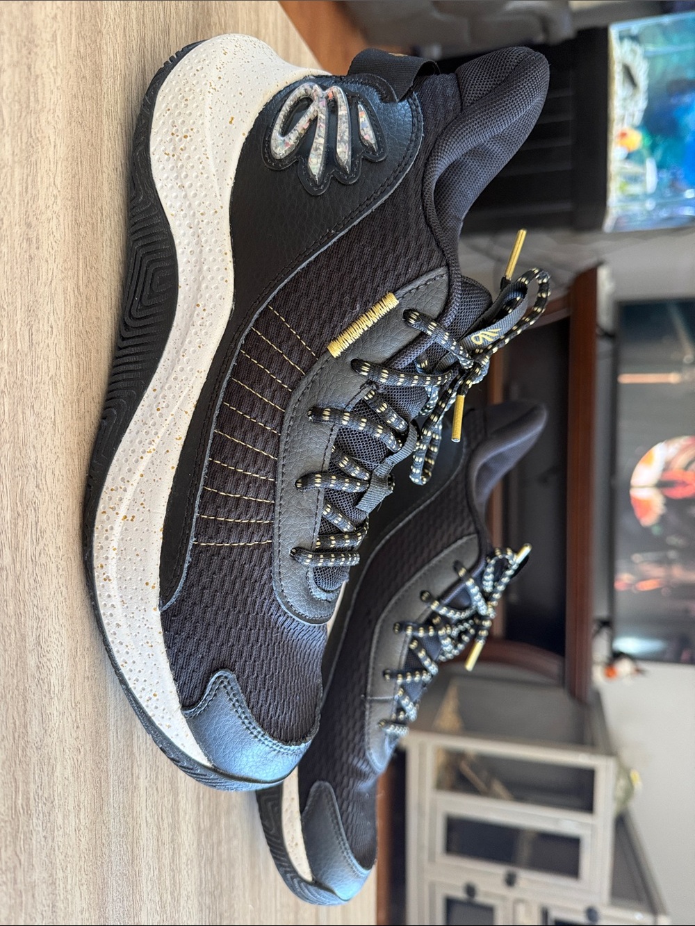 Curry under armour basketball shoes